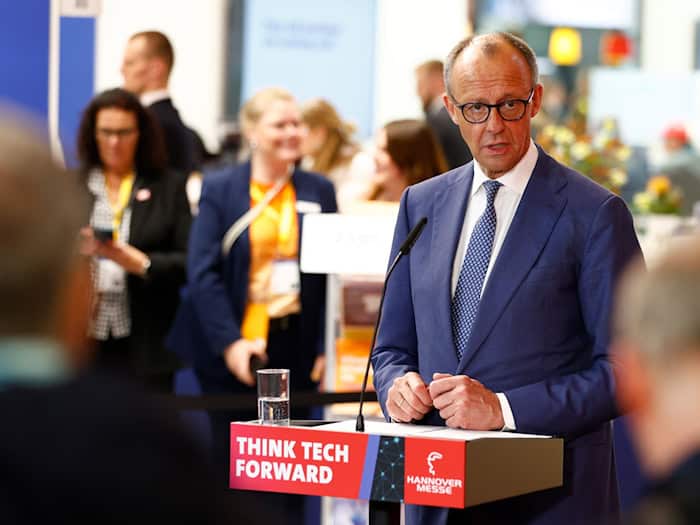 Chaos bei Messerundgang - Merz und Lula laufen getrennt