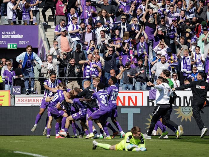 Fast am Ziel: Osnabrücker Jubel nach dem Siegtor gegen Verl. / Foto: David Ebener/dpa