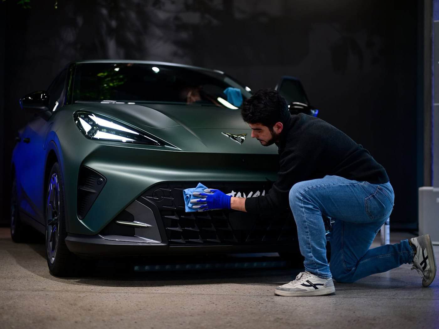 Neuling aus Spanien: Mit dem Raval enthüllt die VW-Tochter Cupra das erste Modell der neuen Elektro-Kleinwagenfamilie des Konzerns. / Foto: Sebastian Christoph Gollnow/dpa