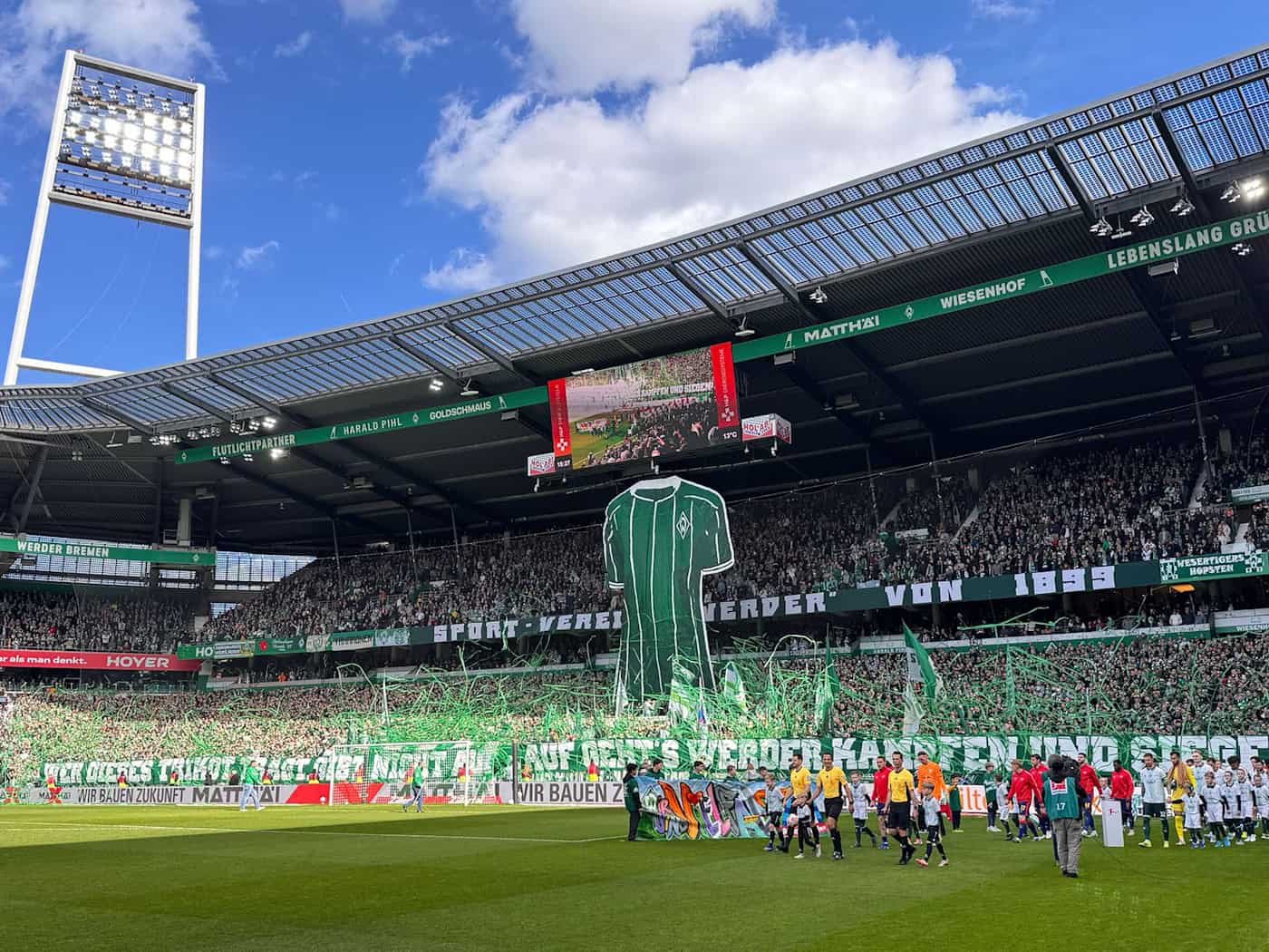 Die Choreografie vor dem Leipzig-Spiel.  / Foto: Carmen Jaspersen/dpa