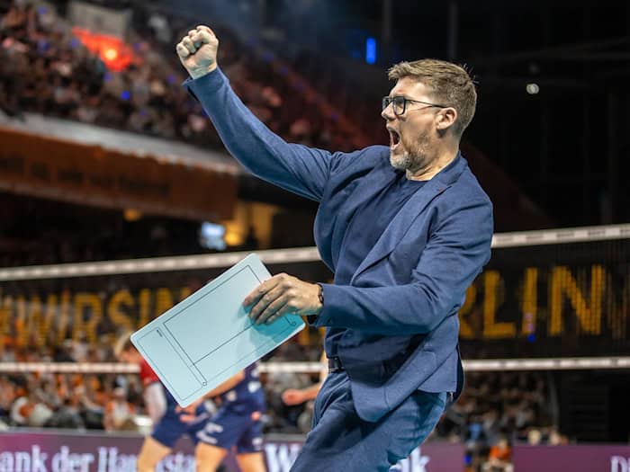 Gilt als bester Trainer Deutschlands: Lüneburg-Coach Stefan Hübner. (Archivbild) / Foto: Andreas Gora/dpa