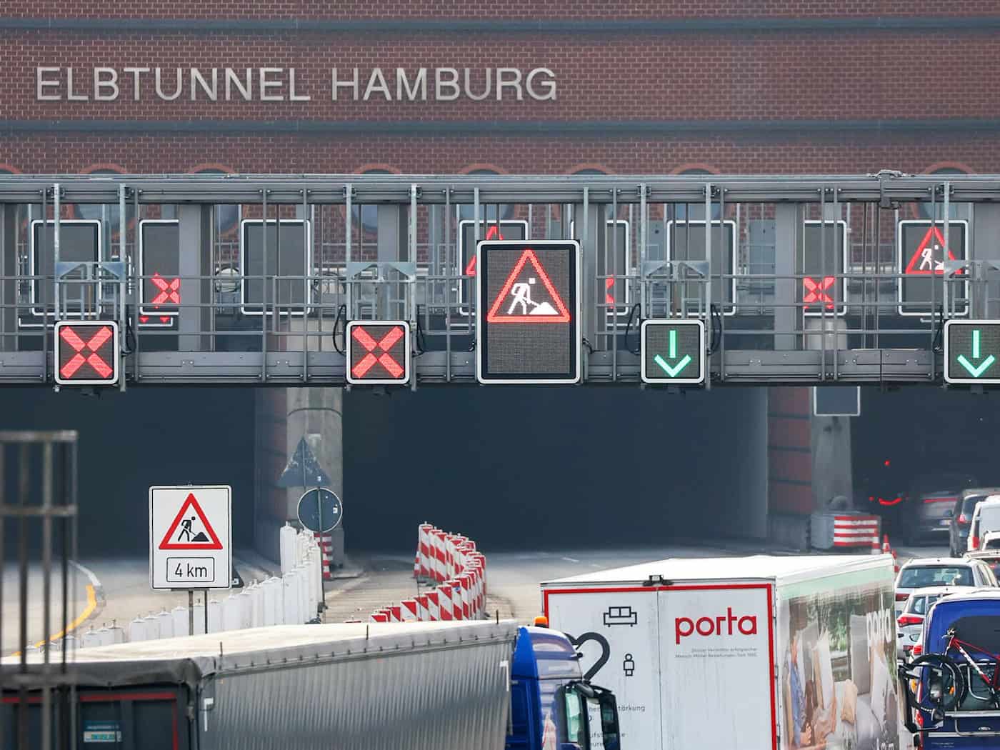 Der Hamburger Elbtunnel wird am kommenden Wochenende voll gesperrt. (Archivbild) / Foto: Bodo Marks/dpa