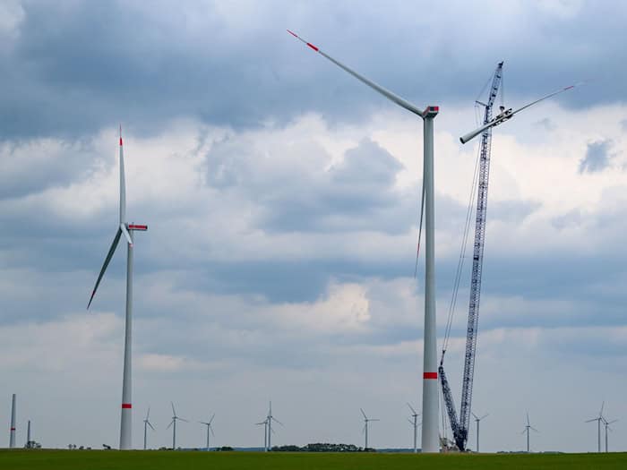 Der Ausbau der Windenergie drohe von der Bundesregierung ausgebremst zu werden, warnt die Branche. (Symbolbild) / Foto: Patrick Pleul/dpa/ZB