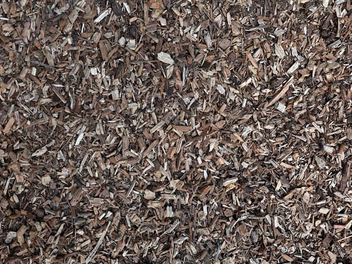 Ein Lager für Hackschnitzel gerät in der Nacht in Brand und löst einen großen Einsatz aus. (Symbolbild) / Foto: Karl-Josef Hildenbrand/dpa