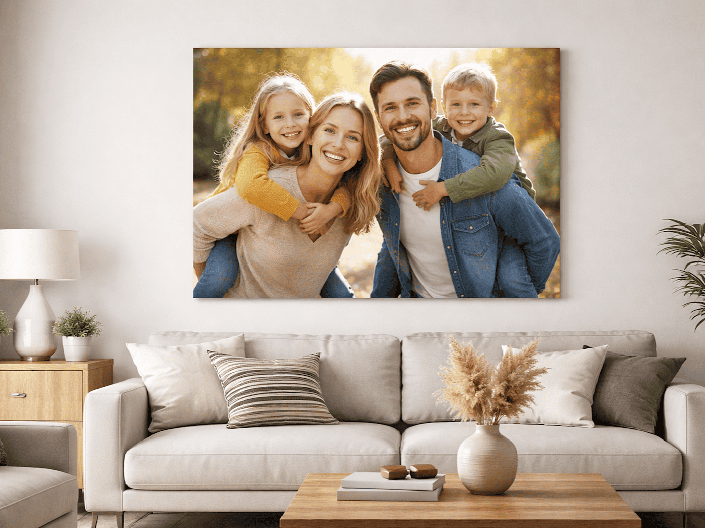 Familienfoto an der Wand auf Leinwand (Bild: KI generiert)