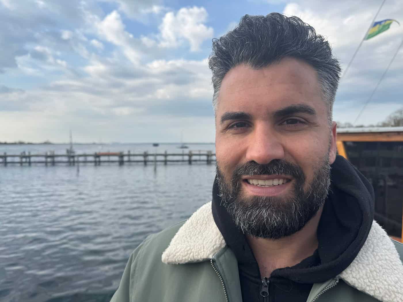 Ali sagt, er habe zuvor noch nie einen Wal gesehen. / Foto: Christopher Hirsch/dpa