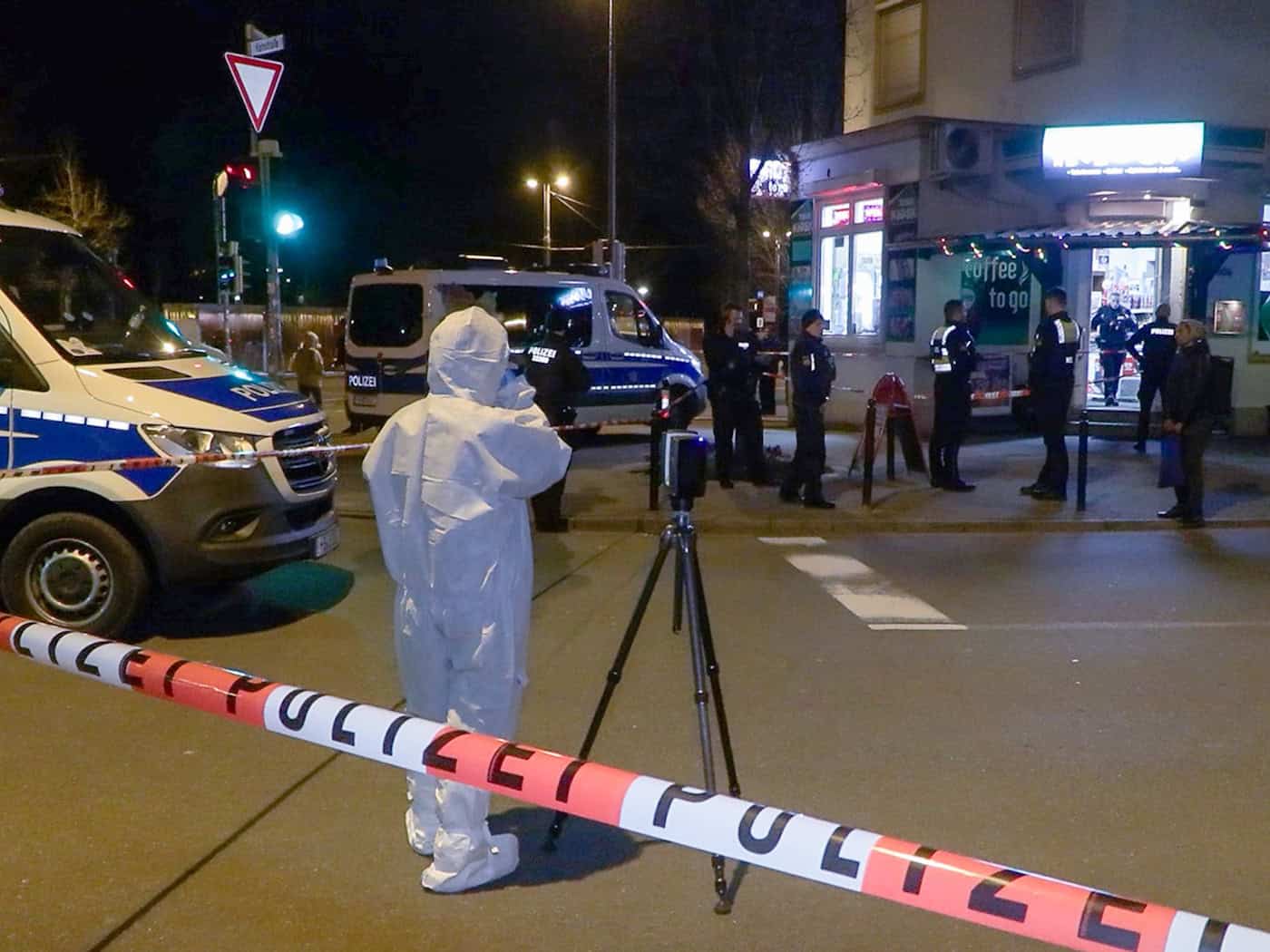 Nach mehreren Taten mit Schüssen in Bremen hat die Polizei  Wohnungen durchsucht. (Archivbild)  / Foto: Sebastian Peters/NEWS5/dpa