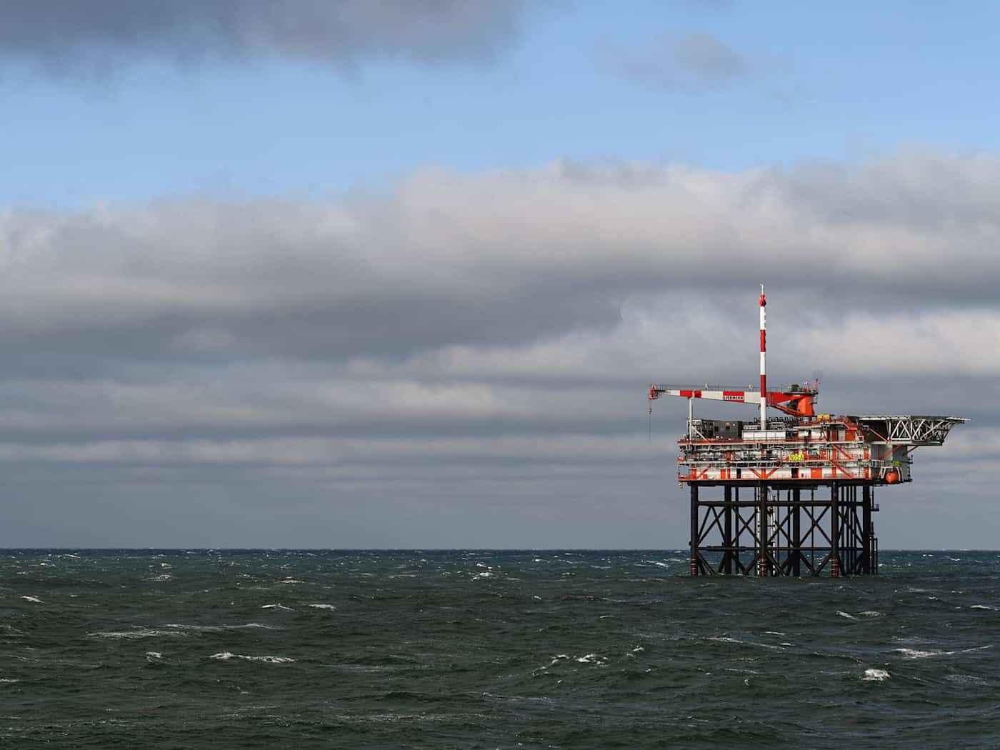 Blick auf eine Bohrinsel des niederländischen Unternehmens One-Dyas in der Nordsee. (Archivbild) / Foto: Lars Penning/dpa