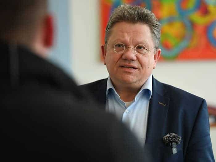 Niedersachsens Gesundheitsminister Philippi spricht sich für Null-Promille-Grenze am Steuer aus. (Archivbild) / Foto: Lars Penning/dpa