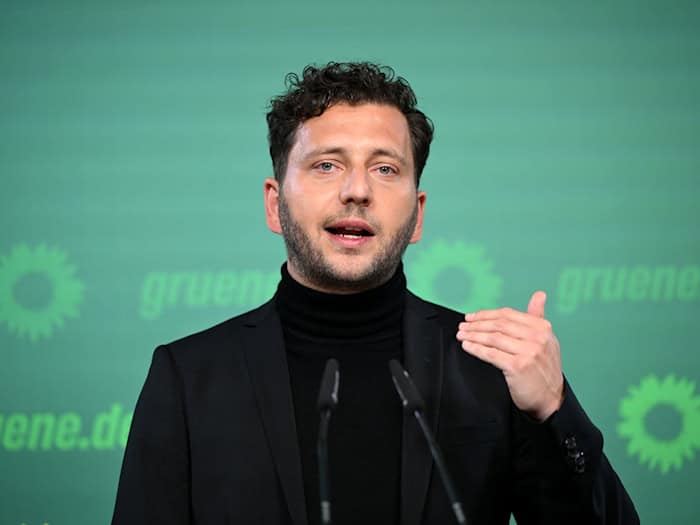 Felix Banaszak war zu Gast beim Landesparteitag der Grünen in Emden. (Archivbild) / Foto: Lilli Förter/dpa