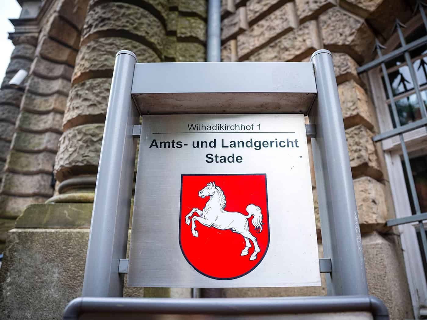 Weil er von seinem Sohn verlangt haben soll, dessen Schwester zu töten, wurde ein Angeklagter zu einer Freiheitsstrafe verurteilt. (Symbolbild) / Foto: Sina Schuldt/dpa-Pool/dpa