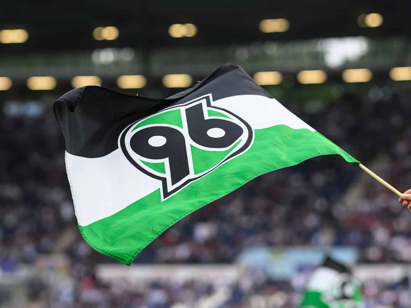 Hannover 96 berichtet über einen Rassismus-Vorfall beim Spiel seines Regionalliga-Teams. (Archivbild) / Foto: Swen Pförtner/dpa