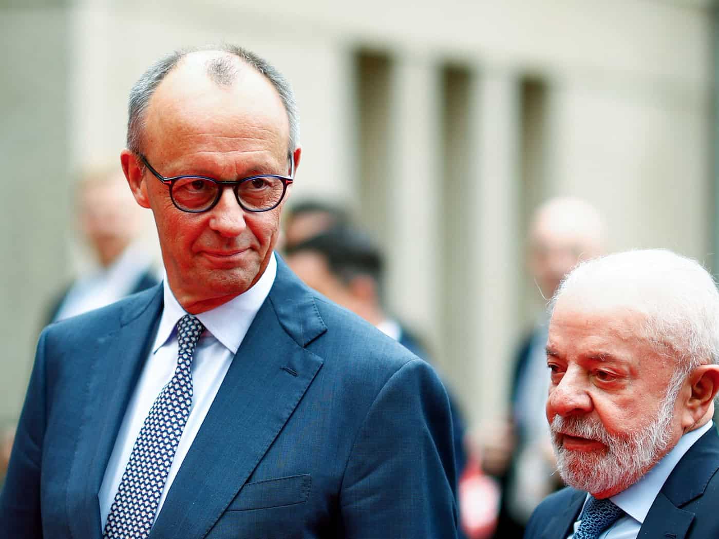 Bei Gesprächen in Hannover wollen Merz (l) und Lula die strategische Partnerschaft zwischen Deutschland und Brasilien weiter ausbauen. / Foto: Michael Matthey/dpa