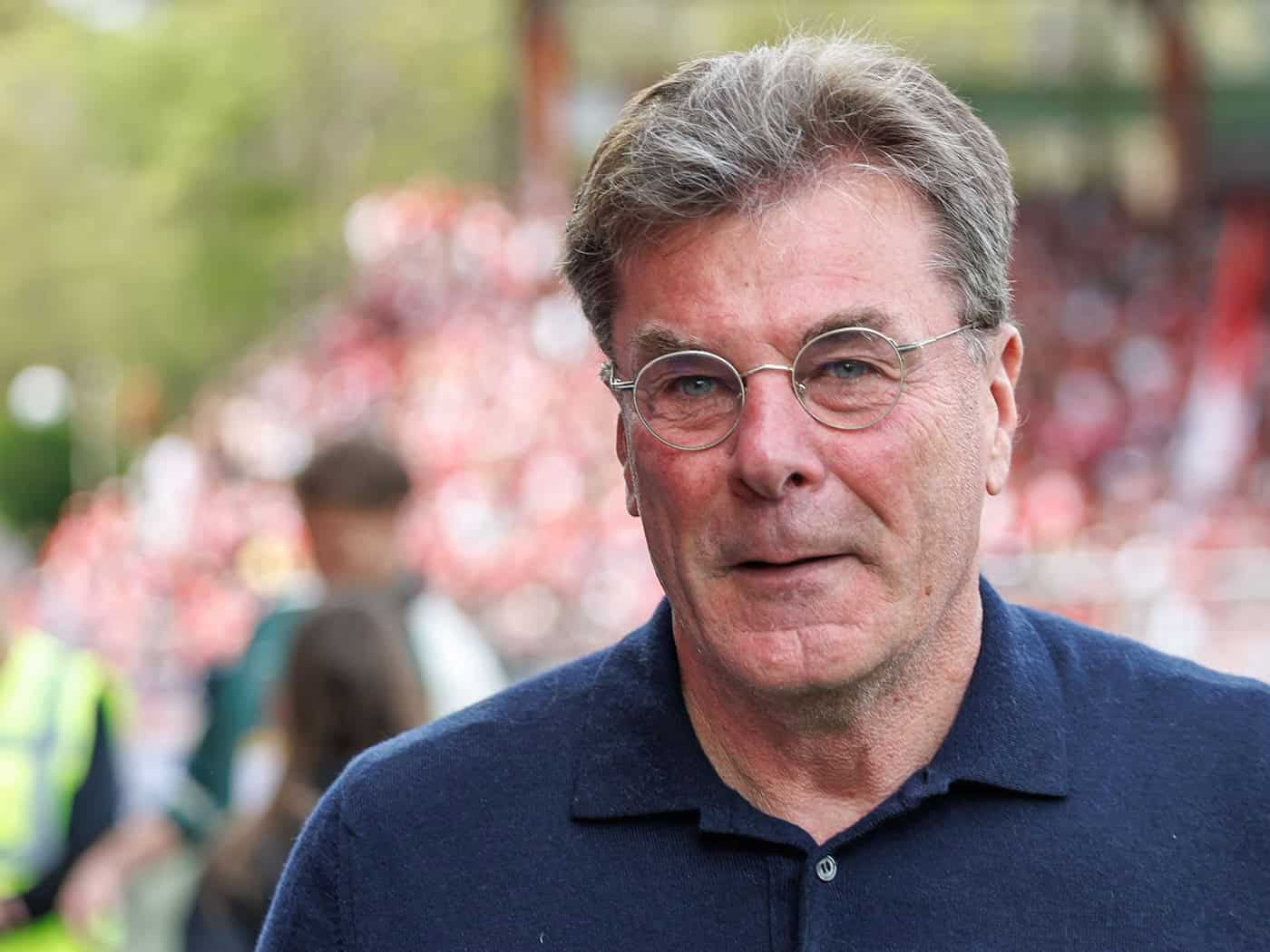 Wolfsburgs Trainer Dieter Hecking schwärmt von seinem Ex-Club. (Archivbild) / Foto: Andreas Gora/dpa