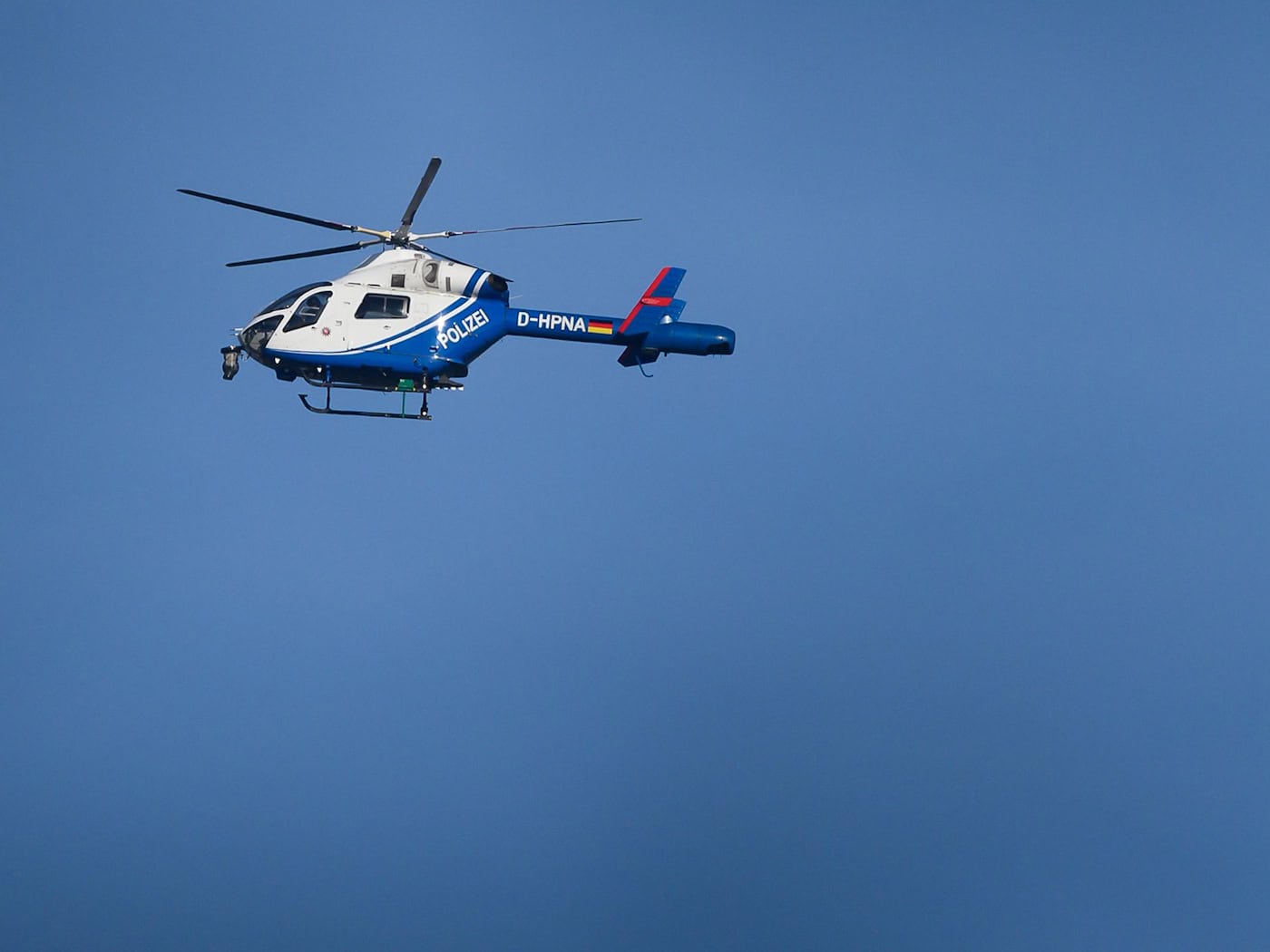 Am frühen Mittwochmorgen war in der Region Hannover ein Polizeihubschrauber im Einsatz. (Symbolbild) / Foto: Swen Pförtner/dpa