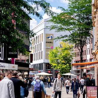 Volle Innenstädte, leere Kassen: Geschäftslage und Erwartungen im Einzelhandel verschlechtern sich weiter. (Symbolbild) / Foto: Hauke-Christian Dittrich/dpa