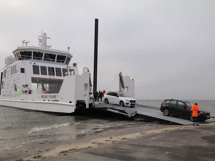 Wegen anhaltend hoher Verluste stellt die Reederei Meine Fähre den Betrieb ein - am 3. Mai fährt die letzte Fähre von Norderney nach Norddeich. (Archivbild) / Foto: Volker Bartels/dpa