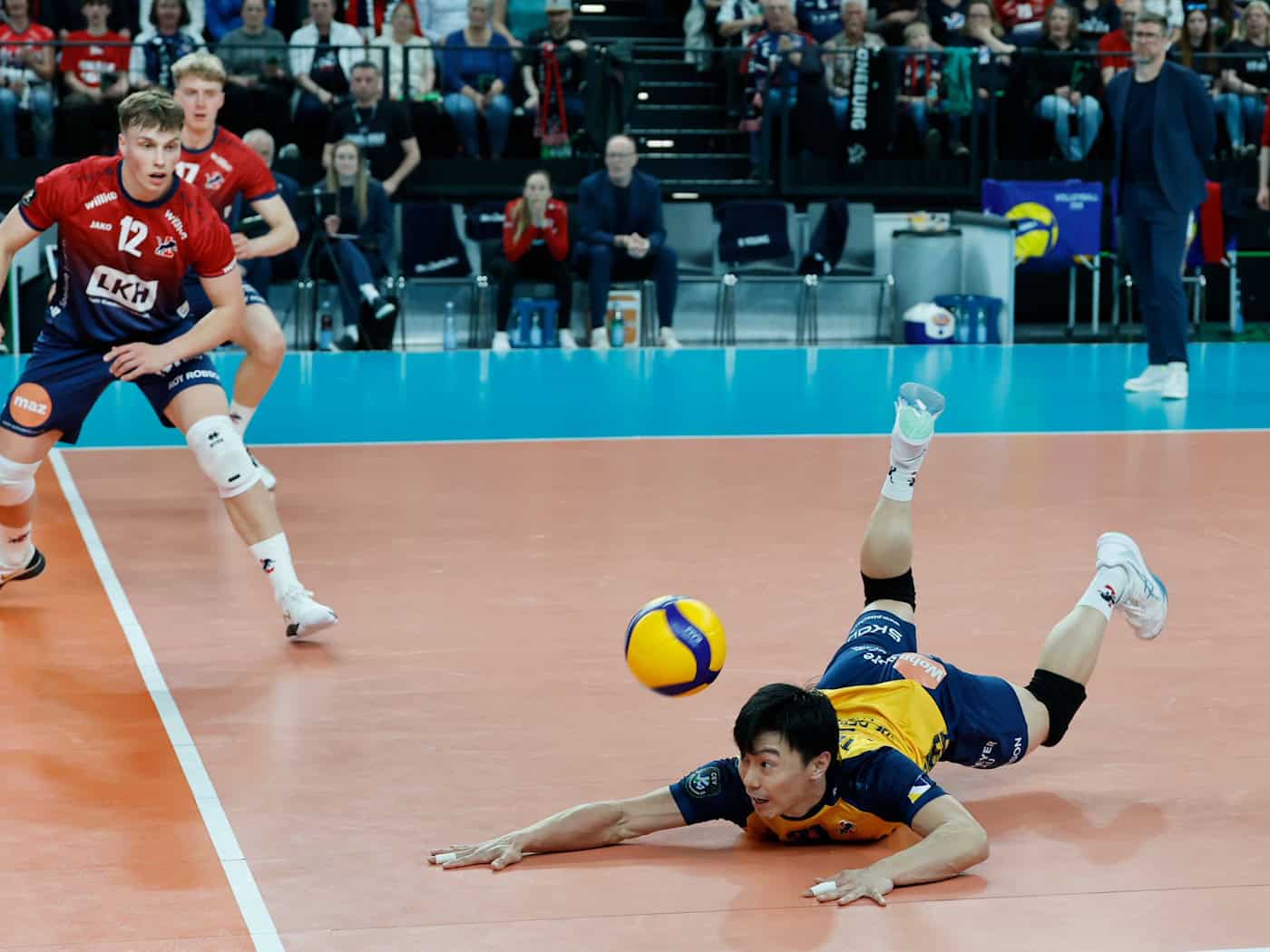 SVG-Libero bei einer Abwehraktion. / Foto: Georg Wendt/dpa