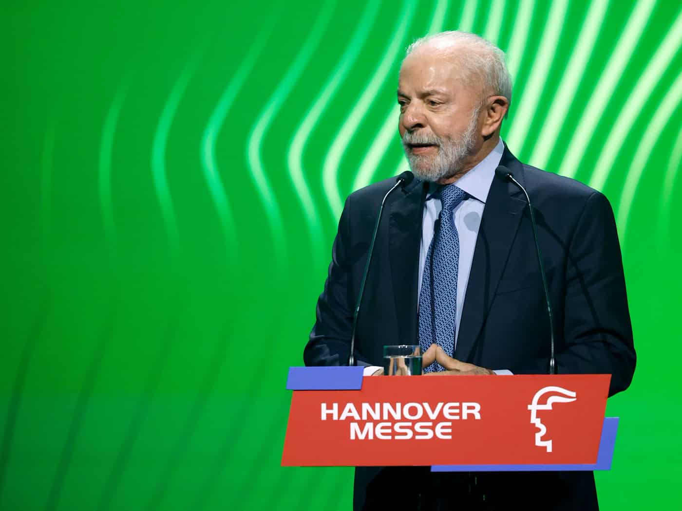 Lula wirbt für die Nutzung grüner Energie. / Foto: Michael Matthey/dpa