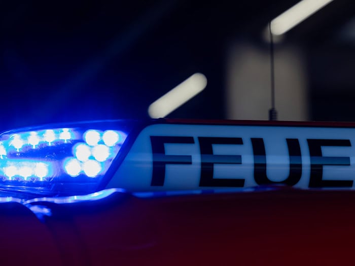 Mehrere Verletzte bei Kellerbrand in Mehrfamilienhaus