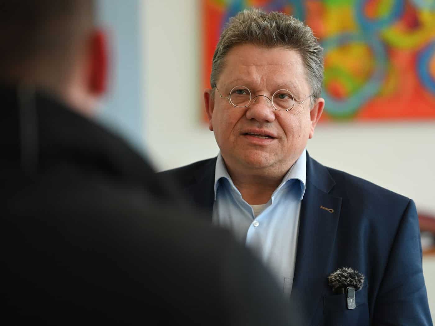 Niedersachsens Gesundheitsminister Andreas Philippi (SPD) ist für eine Zuckerabgabe. (Archivbild) / Foto: Lars Penning/dpa