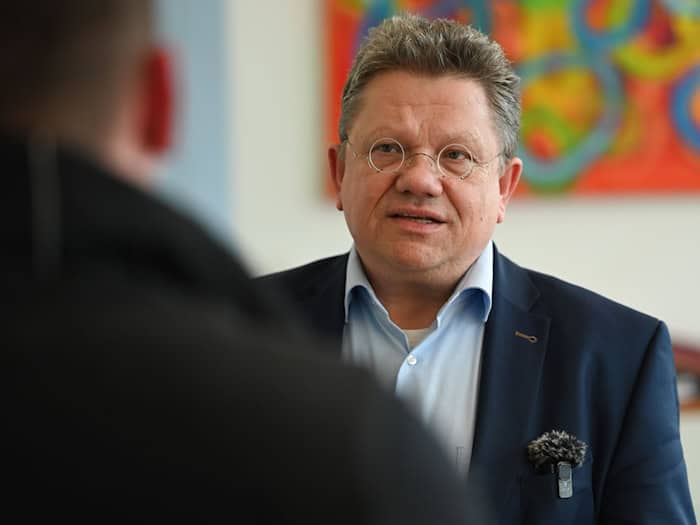 Niedersachsens Gesundheitsminister Andreas Philippi (SPD) ist für eine Zuckerabgabe. (Archivbild) / Foto: Lars Penning/dpa