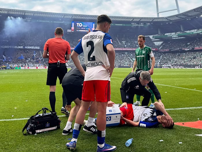 HSV-Profi Miro Muheim wird im Nordderby behandelt.  / Foto: Carmen Jaspersen/dpa