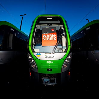 Am Montag und Dienstag stehen die Stadtbahnen in Hannover still. (Archivbild) / Foto: Moritz Frankenberg/dpa