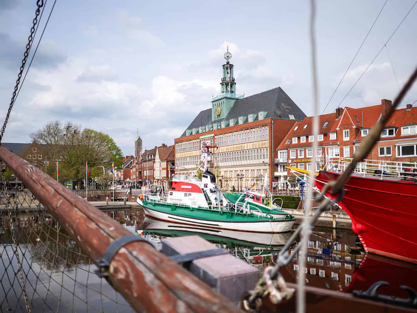In Emden fand 2000 die erste Nationale Maritime Konferenz statt.  / Foto: Sina Schuldt/dpa