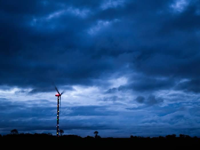 Dunkle Wolken und stürmisches Wetter verheißen für die privaten Versicherungsunternehmen in Deutschland oft nichts Gutes. (Symbolbild) / Foto: Julian Stratenschulte/dpa