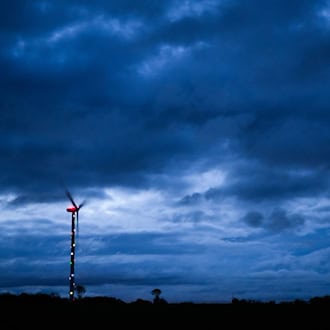 Dunkle Wolken und stürmisches Wetter verheißen für die privaten Versicherungsunternehmen in Deutschland oft nichts Gutes. (Symbolbild) / Foto: Julian Stratenschulte/dpa
