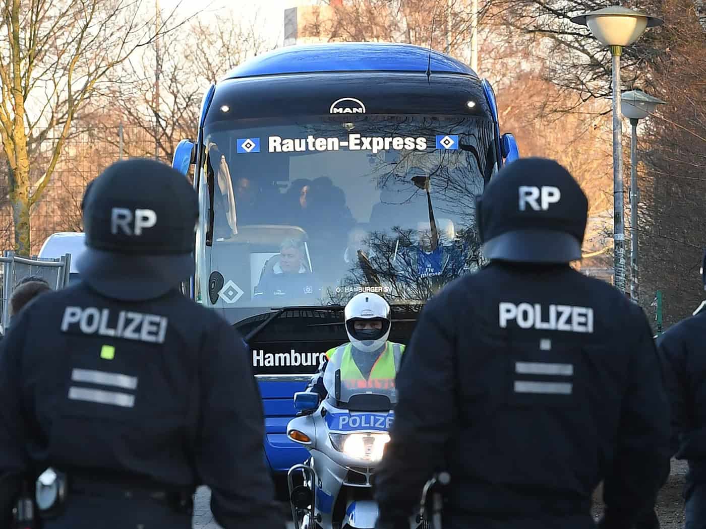 Die Polizei beim Nordderby / Foto: Carmen Jaspersen/dpa