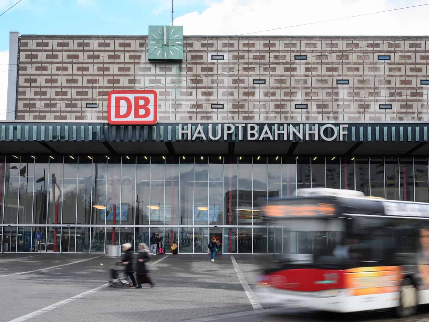 In Braunschweig ist eine Versammlung für die NPD mit 200 Teilnehmenden angemeldet. (Archivbild)  / Foto: Christophe Gateau/dpa