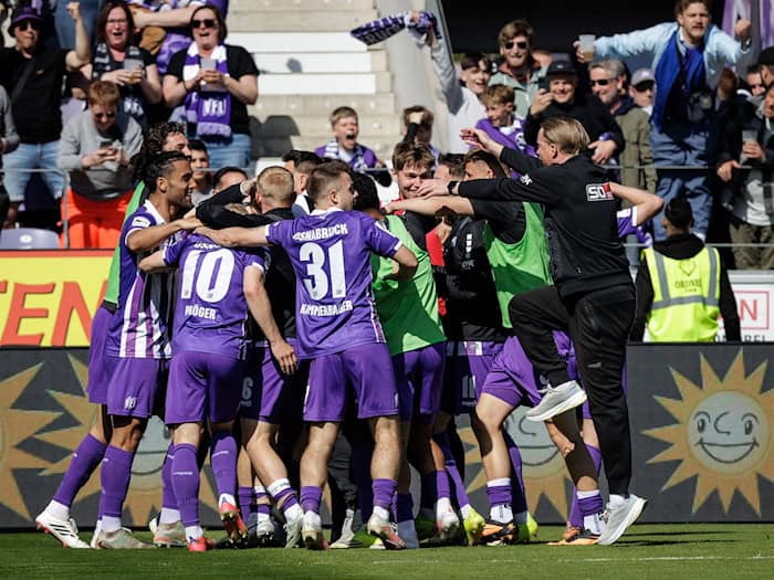 Nach dem späten Siegtor gegen Verl kannte der Jubel beim VfL Osnabrück keine Grenzen. / Foto: David Ebener/dpa