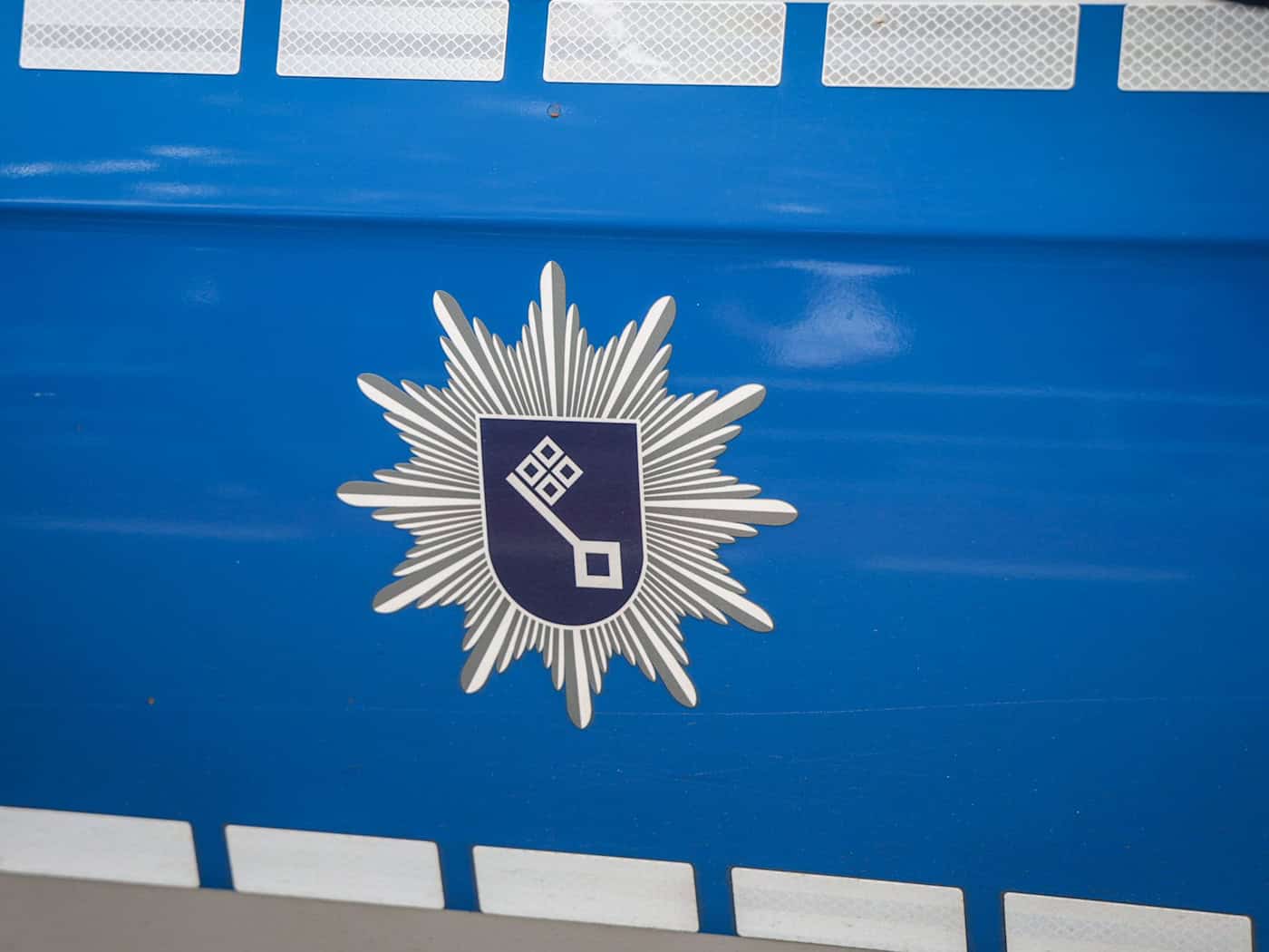 Ein früherer Polizist schritt bei einem mutmaßlichen Ladendiebstahl in Bremerhaven ein. (Symbolbild) / Foto: Focke Strangmann/dpa