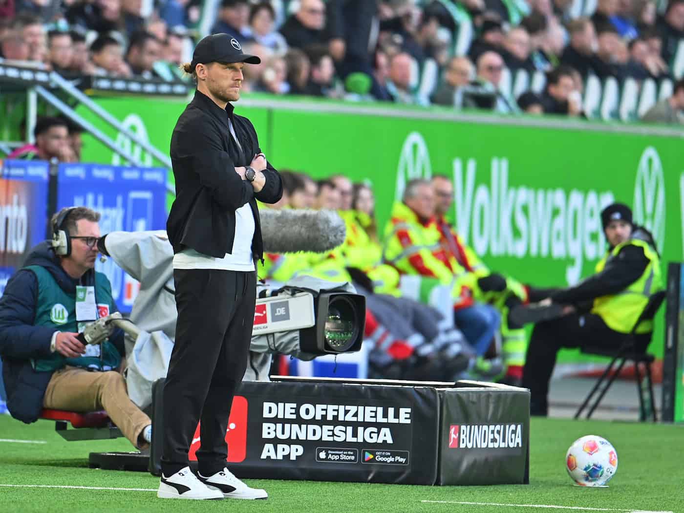 Eugen Polanski geht davon aus, auch nach dem Sommer noch Trainer in Gladbach zu sein. / Foto: Swen Pförtner/dpa