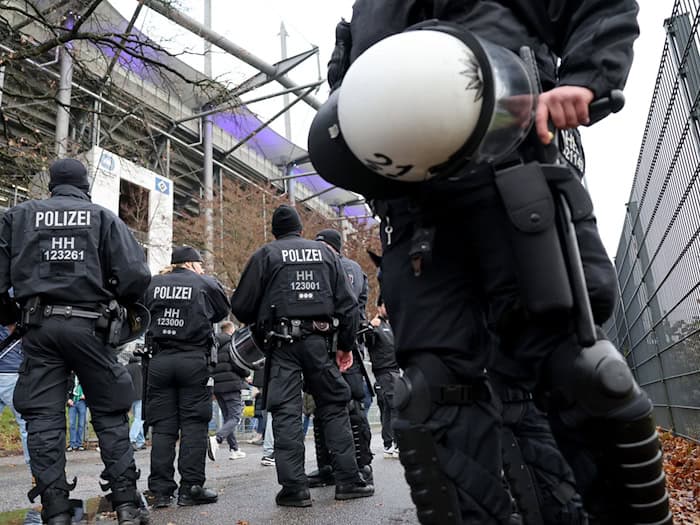 Die Polizei stuft die Partie als Risikospiel ein. (Archivbild) / Foto: Christian Charisius/dpa