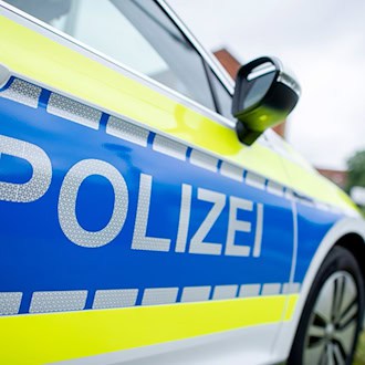 Die Polizei durchsucht das Privatgrundstück seit mehreren Tagen. (Symbolbild) / Foto: Hauke-Christian Dittrich/dpa