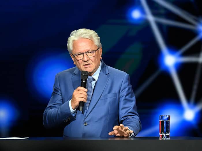 Rheinmetall-Chef Armin Papperger spricht auf der Hannover Messe über die Zukunft der Rüstungsindustrie.  / Foto: Shireen Broszies/dpa