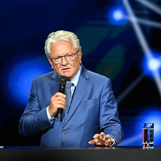 Rheinmetall-Chef Armin Papperger spricht auf der Hannover Messe über die Zukunft der Rüstungsindustrie.  / Foto: Shireen Broszies/dpa