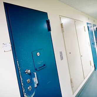 Der verurteilte Serienmörder Niels Högel sitzt seit dem Jahr 2009 im Gefängnis und wird dort viele weitere Jahre verbringen. (Symbolbild) / Foto: Hauke-Christian Dittrich/dpa