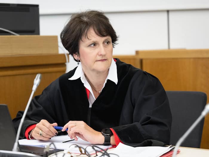 Die Staatsanwaltschaft fordert im Prozess gegen die ehemalige RAF-Terroristin Daniela Klette eine lange Haftstrafe. (Archivbild) / Foto: Sina Schuldt/dpa-Pool/dpa