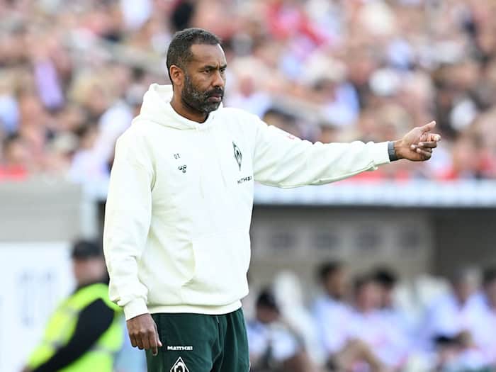 Trainer Daniel Thioune holte mit Werder beim Champions-League-Kandidaten VfB Stuttgart einen Punkt. / Foto: Bernd Weißbrod/dpa