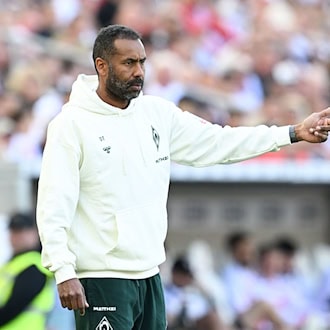 Trainer Daniel Thioune holte mit Werder beim Champions-League-Kandidaten VfB Stuttgart einen Punkt. / Foto: Bernd Weißbrod/dpa