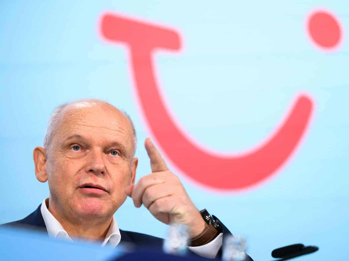 Tui-Chef Sebastian Ebel sieht kurzfristig keinen Kerosinmangel. (Archivbild) / Foto: Julian Stratenschulte/dpa