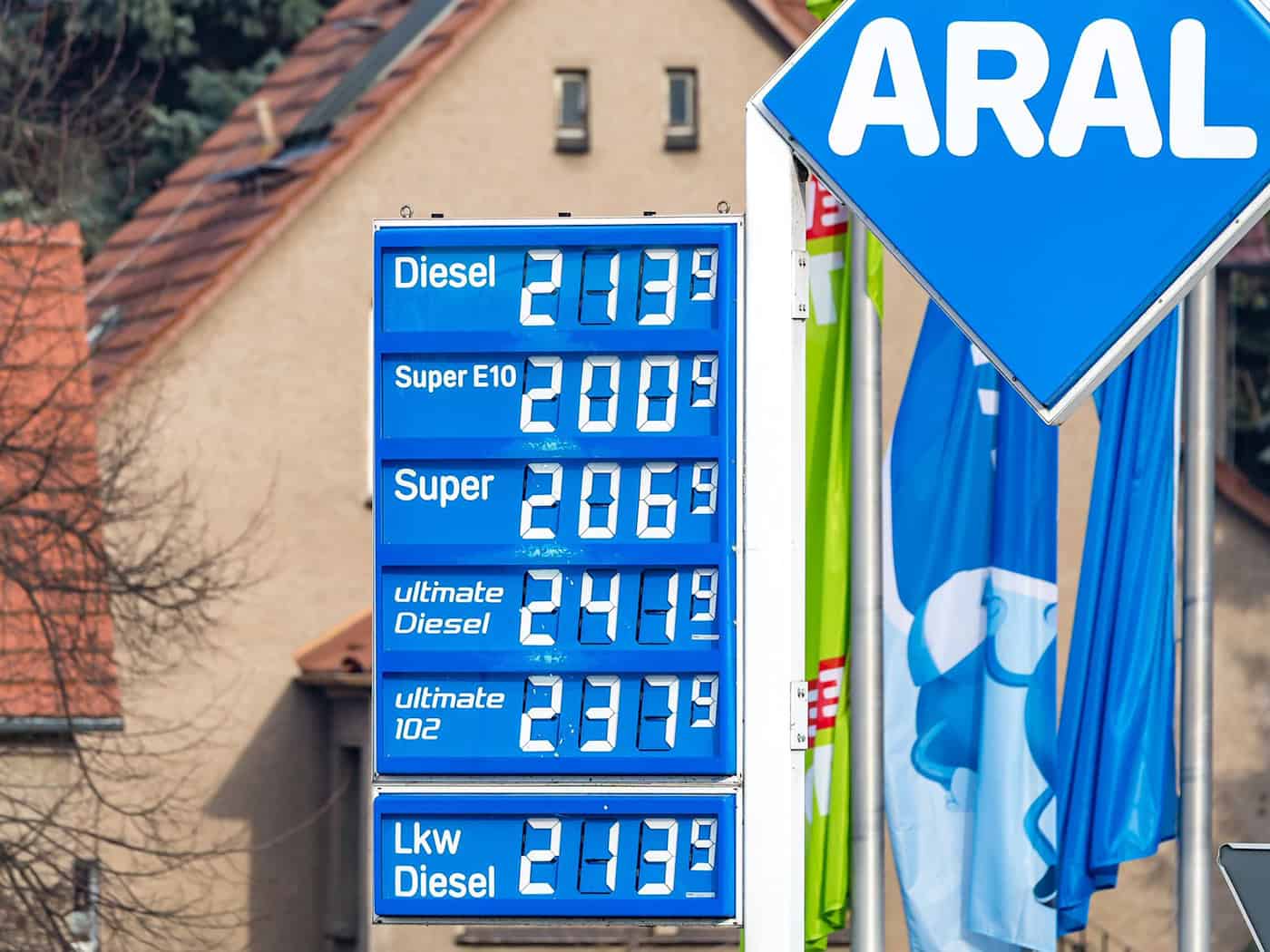 Tanken ist teuer geworden. (Symbolbild) / Foto: Frank Hammerschmidt/dpa
