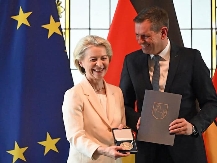 Von der Leyen in Hannover mit niedersächsischer Landesmedaille geehrt