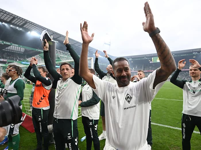 Ein Derby-Sieg, aber noch nichts gewonnen: Werder Bremens Trainer Daniel Thioune (r.) (Archivbild) / Foto: Carmen Jaspersen/dpa