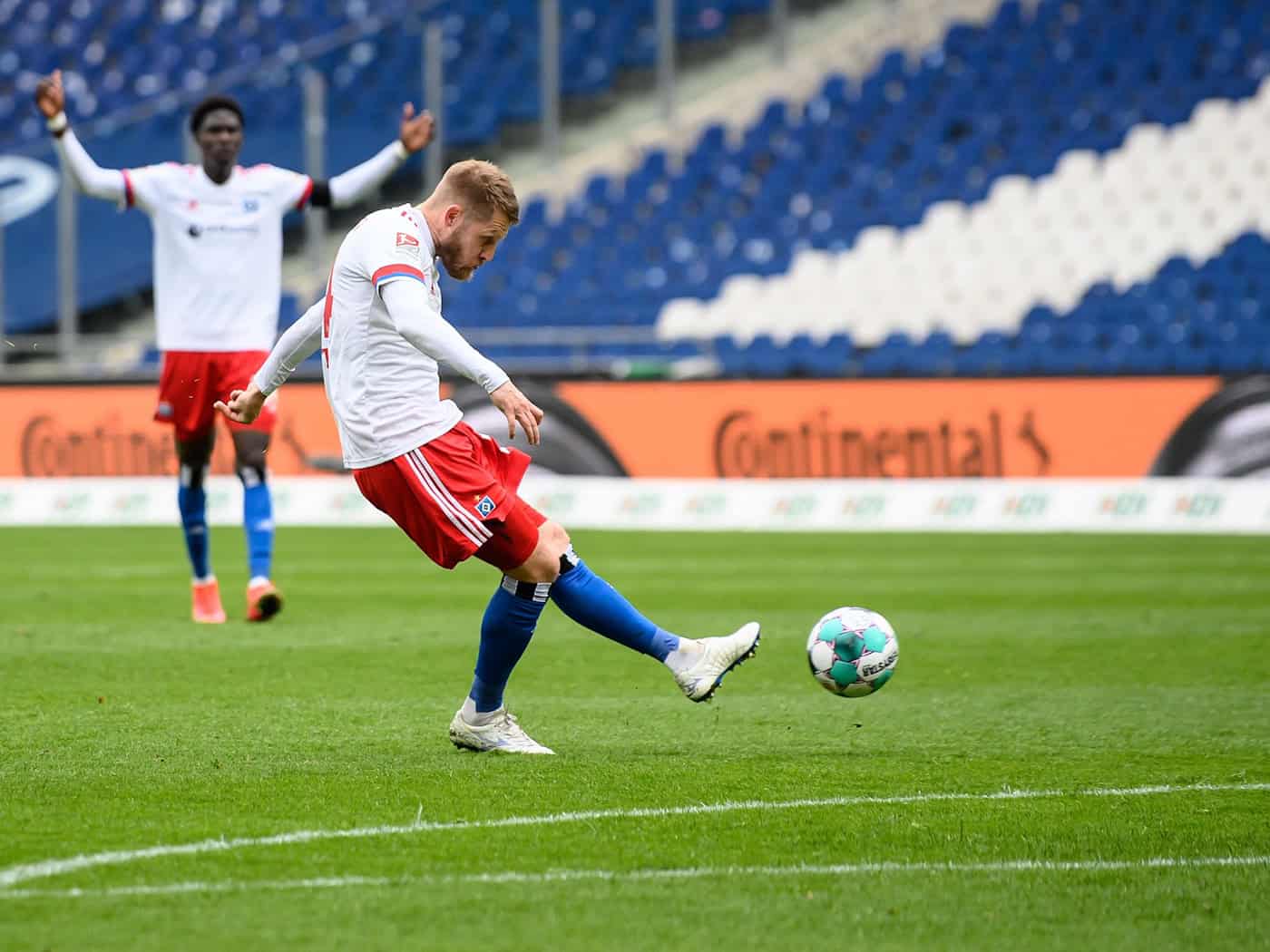 Derby-Experte Aaron Hunt setzt am Samstag auf den HSV. (Archivbild) / Foto: Swen Pförtner/dpa-POOL/dpa