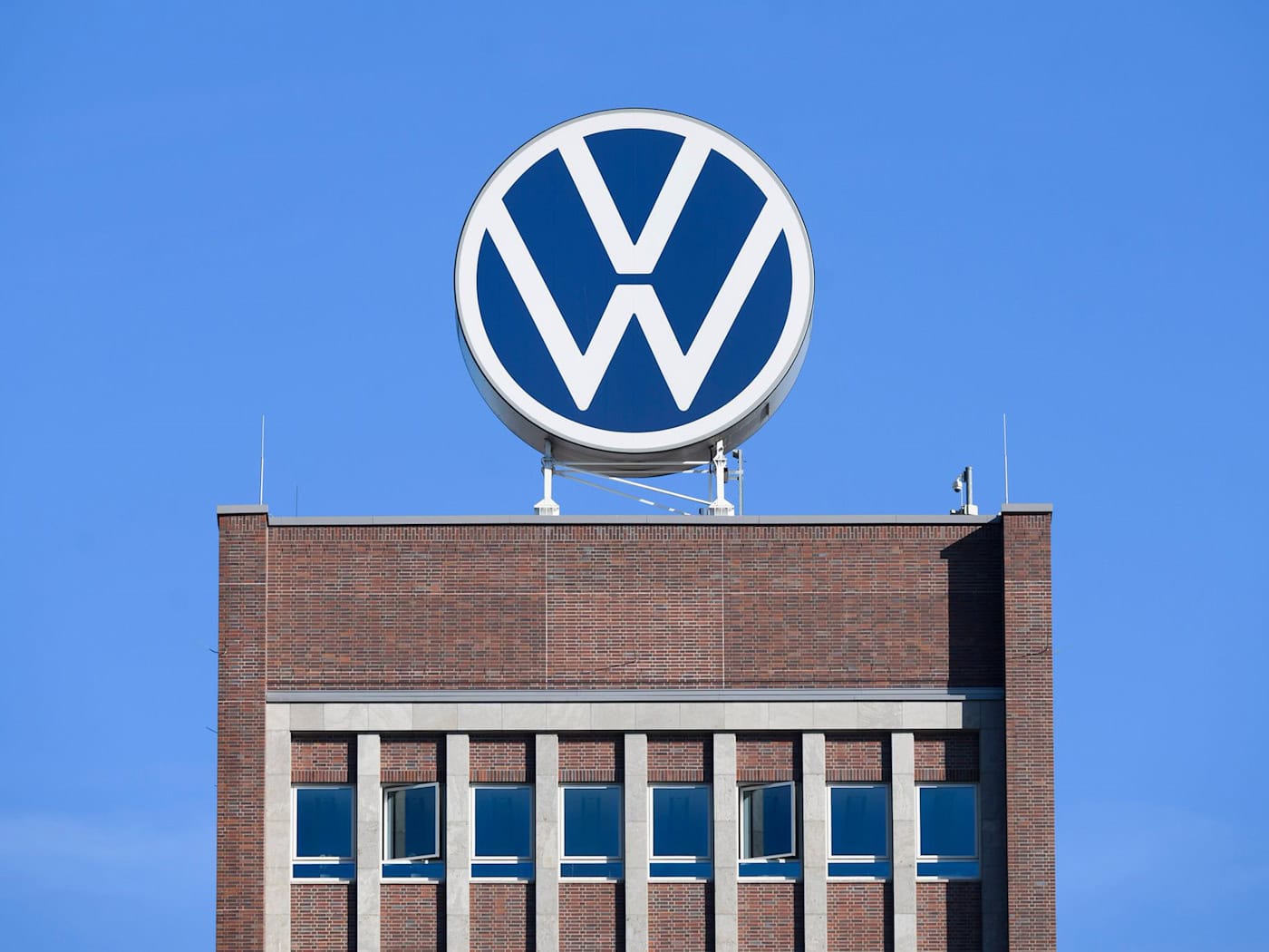 Der VW-Konzern arbeitet an einem neuen Zielbild für 2030. (Archivbild) / Foto: Julian Stratenschulte/dpa
